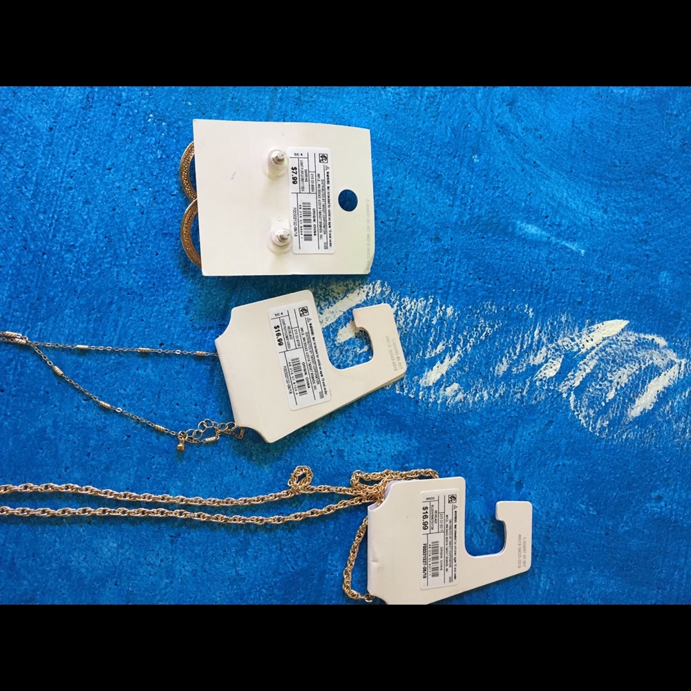 2 Necklace and 1 pairs of earrings - Picture 6 of 7